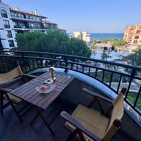2 Bedroom In Rose Gardens With Pool & Sea View ポモリエ