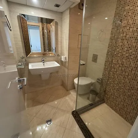 2 Bedroom In Rose Gardens With Pool & Sea View ポモリエ